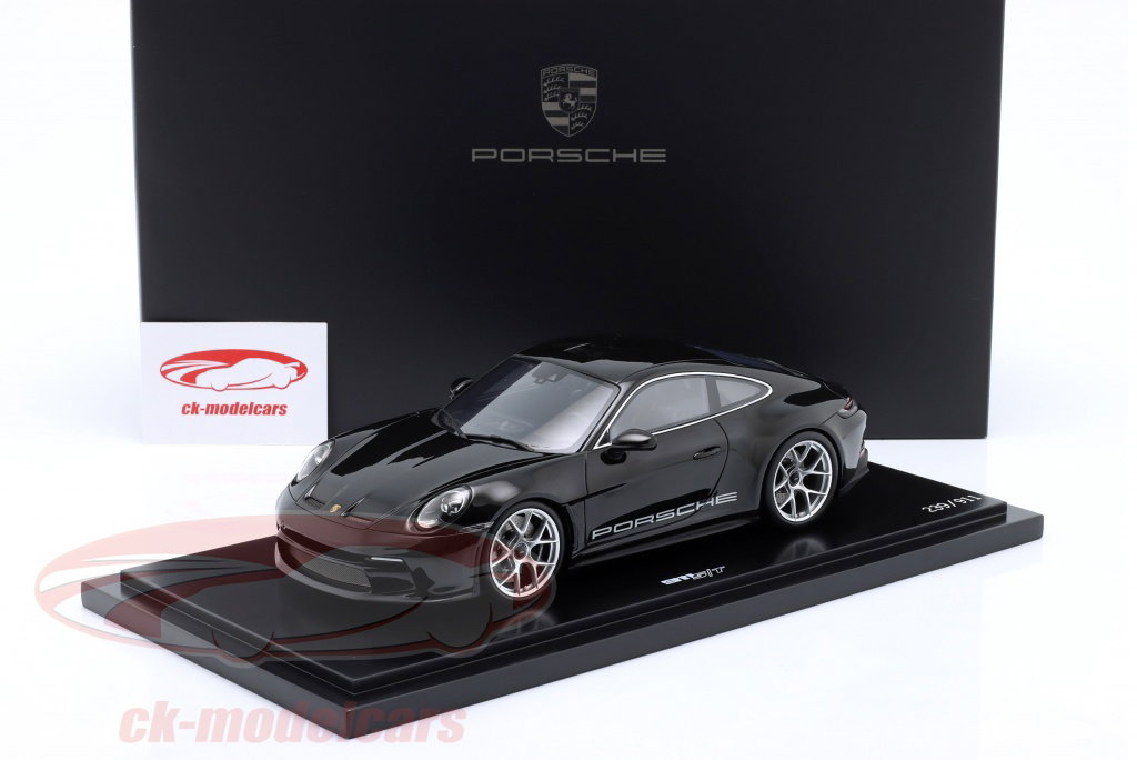Spark 1:18 Porsche 911 (992) S/T 建設年 2023 黒 WAP0213140R0ST