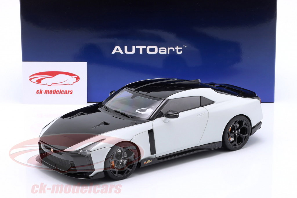 オートアート 81076 1/18 日産GTR FIA GT1 ホワイト オートアート 81076 1/18 日産GTR FIA GT1 ホワイト - メルカリ