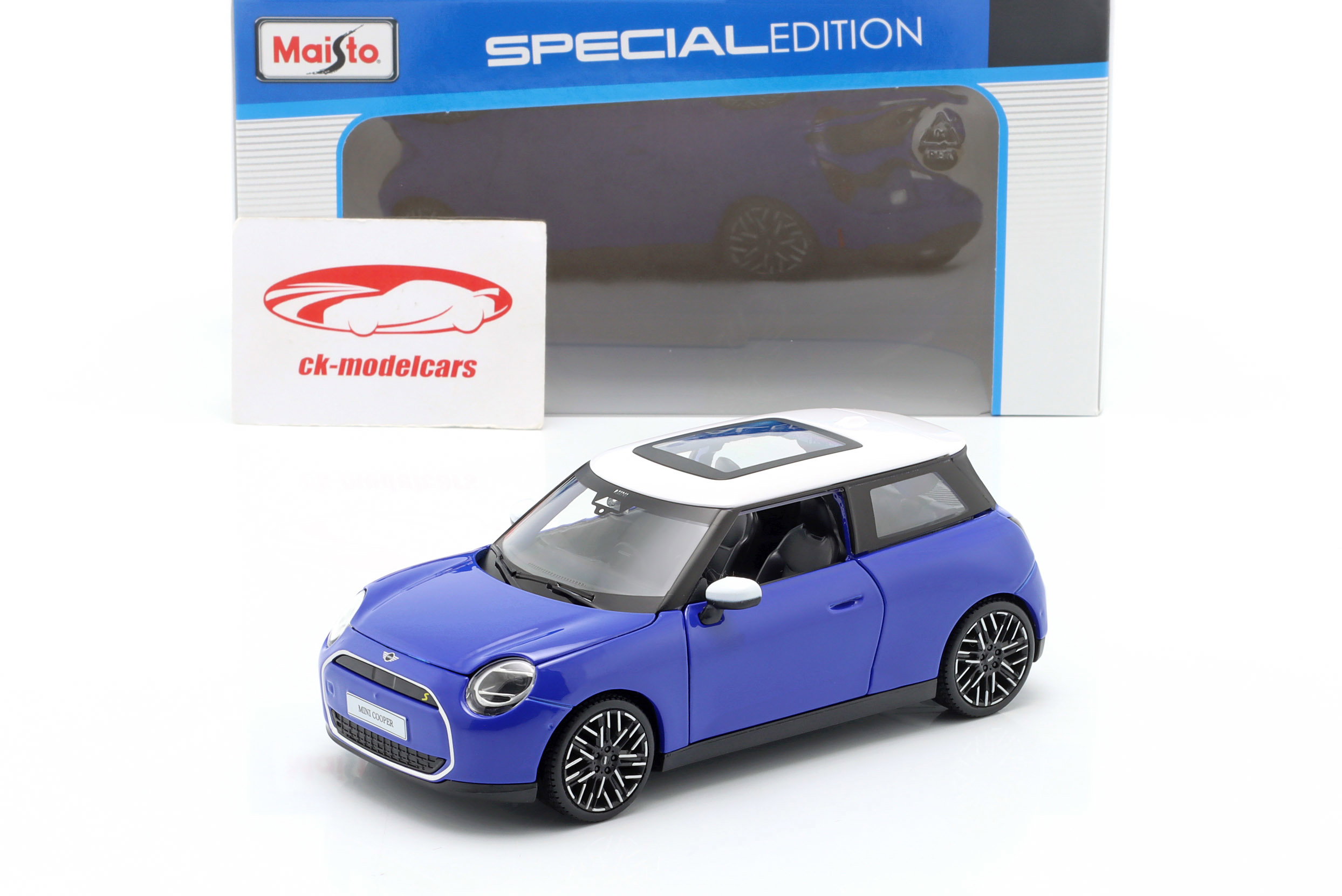 Maisto 1:24 Mini Cooper SE (J01) 青 / 白 32926 モデル 車 32926