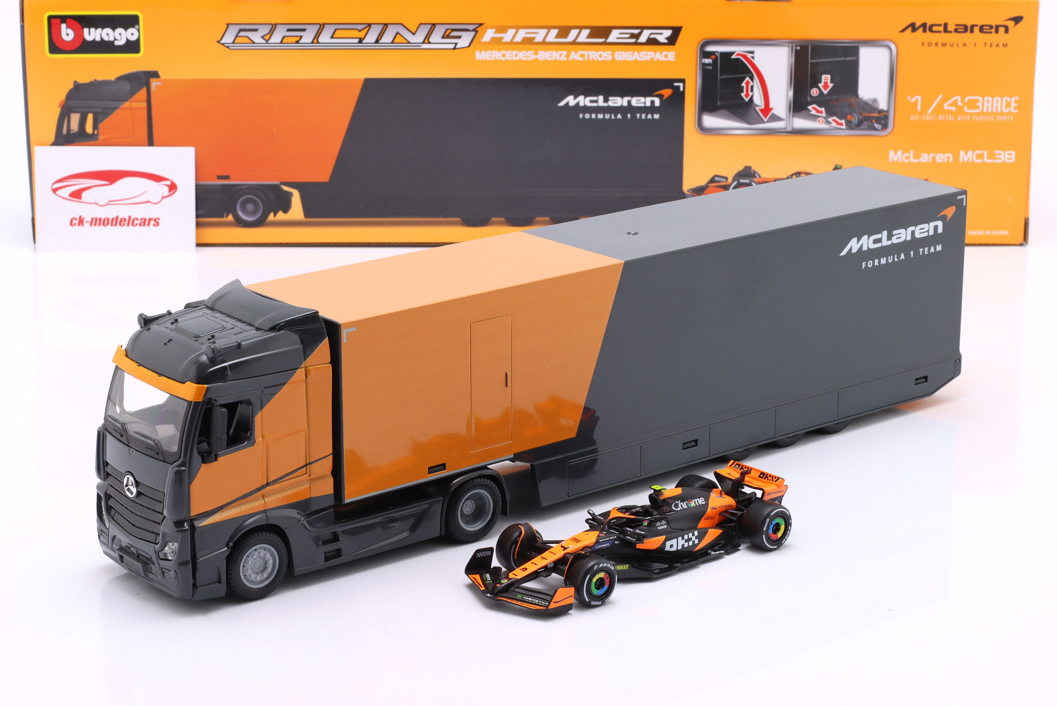 Bburago 1:43 Mercedes-Benz Actros 公式1 赛车运输车和McLaren MCL38 #4 Norris  18-38401 模型汽车18-38401 4893993384013 8719247988485