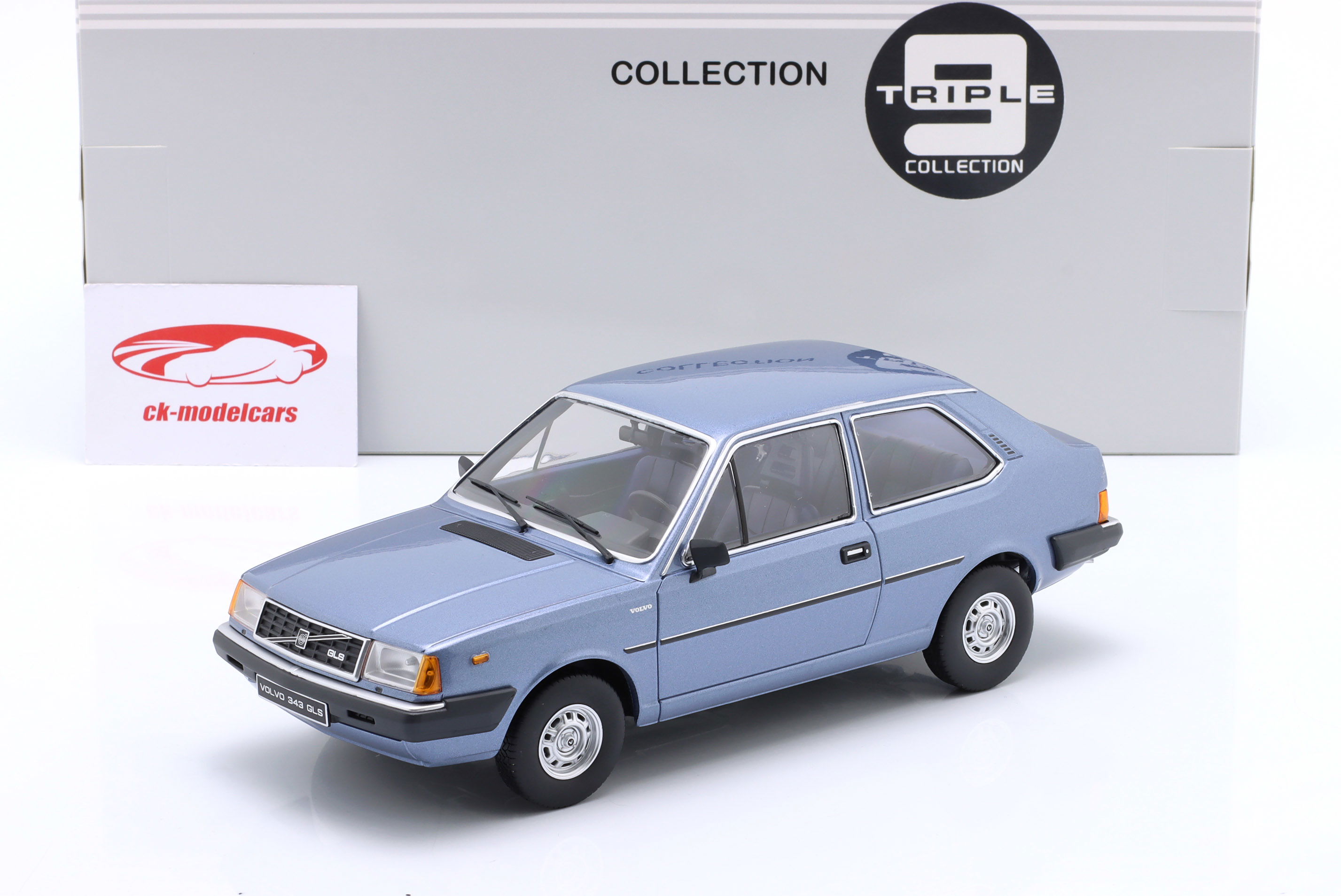 Triple9 1:18 Volvo 343 GLS Year 1982 metallic blue T9-1800544