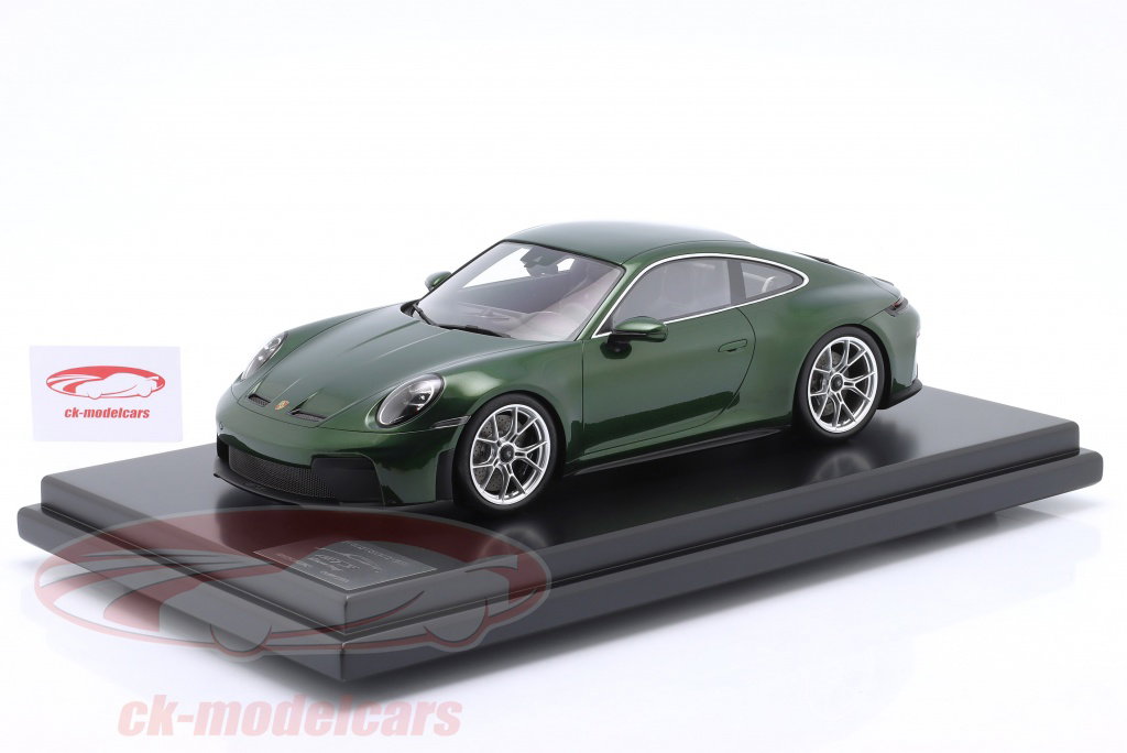 Spark 1:12 Porsche 911 (992.2) GT3 Touring 建設年 2025 オーク
