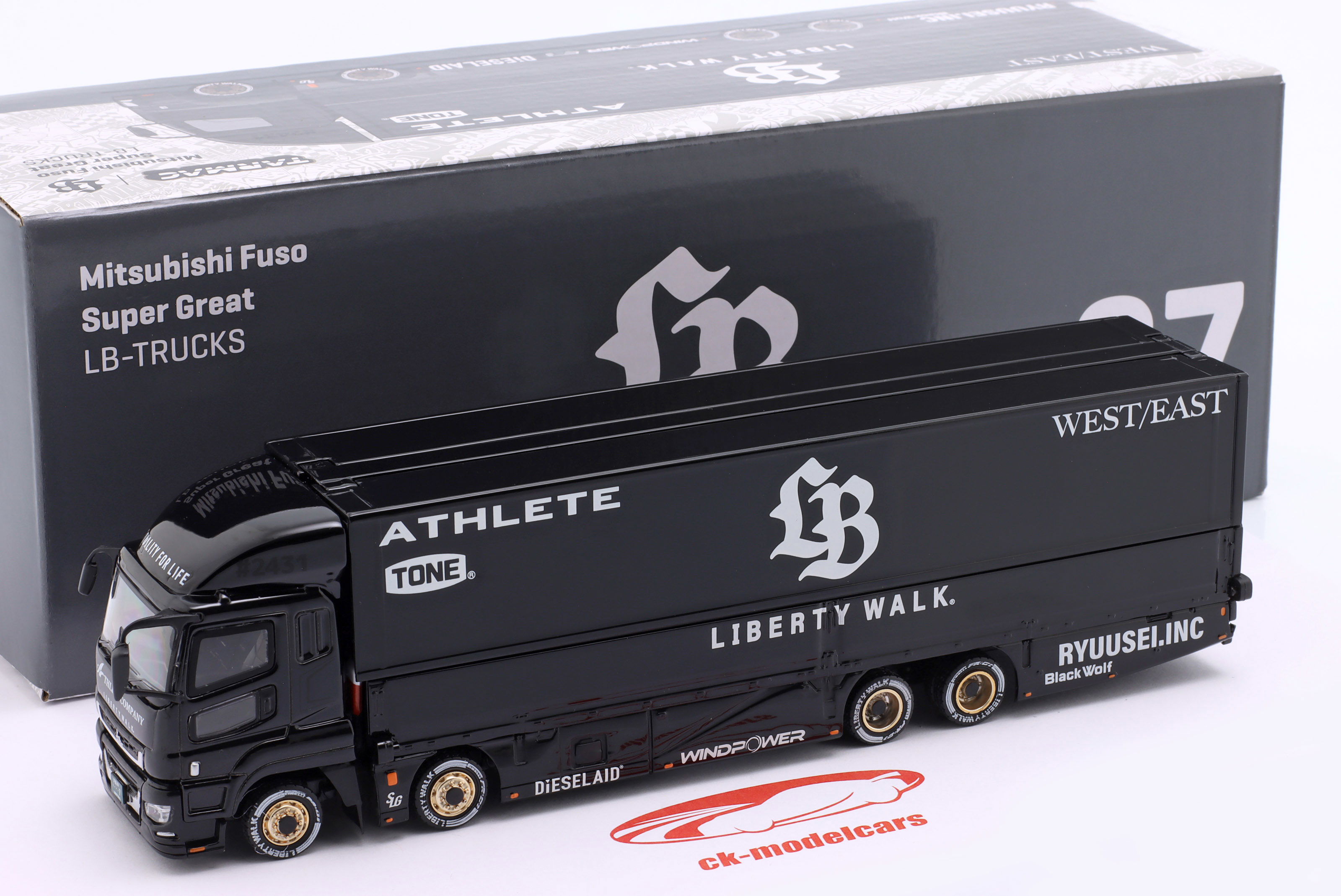 Tarmac Works 1:64 Mitsubishi Fuso Super Great LB-Truck black T64T