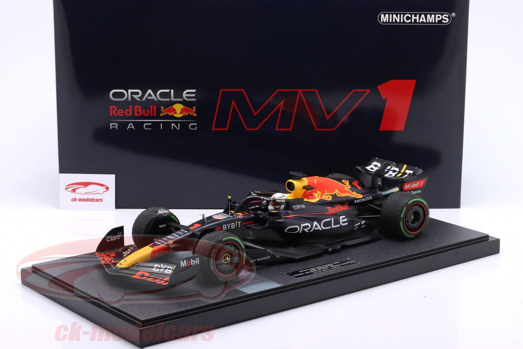 Minichamps 1:12 M Verstappen Red Bull RB18 #1 Winner Japan GP
