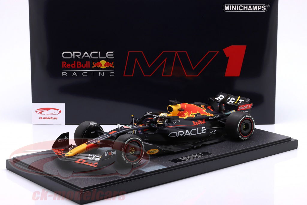 Minichamps 1:12 M. Verstappen Red Bull RB18 #1 勝者 Abu Dhabi GP