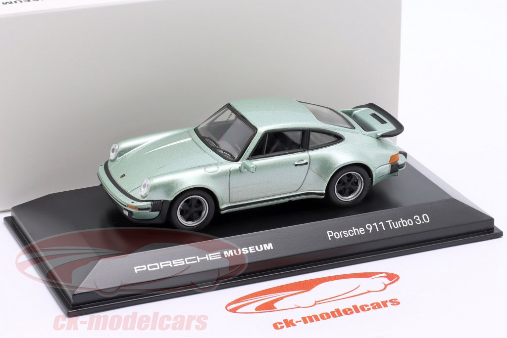 Welly 1:43 Porsche 911 Turbo 3.0 Year 1975-1977 silver-green
