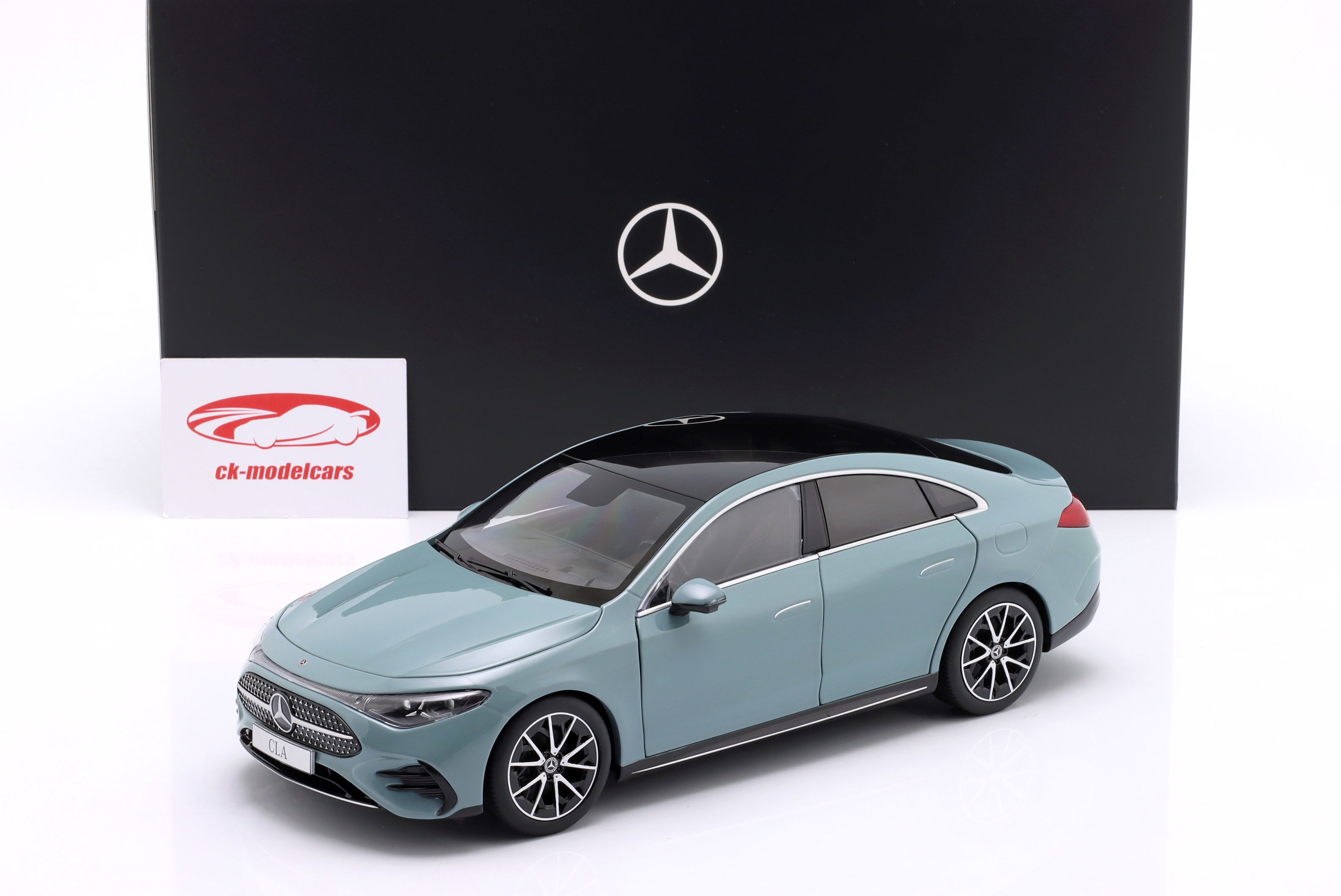 NZG 1:18 Mercedes-Benz CLA Coupe (C178) HEV 建設年 2026 アクア