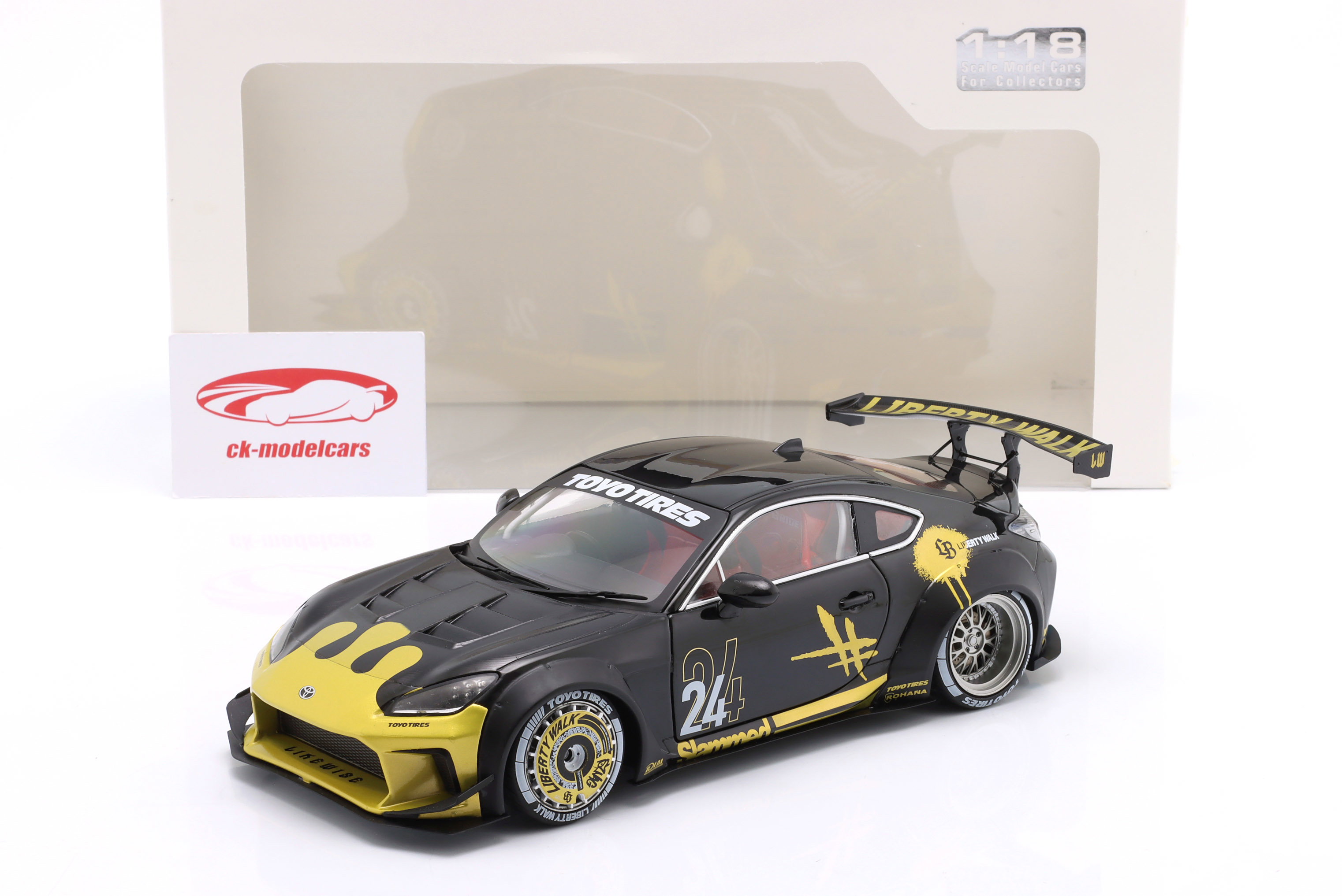 Solido 1:18 Toyota GR86 LBWK Body Kit 2024 黒 / 金 S1813603 モデル
