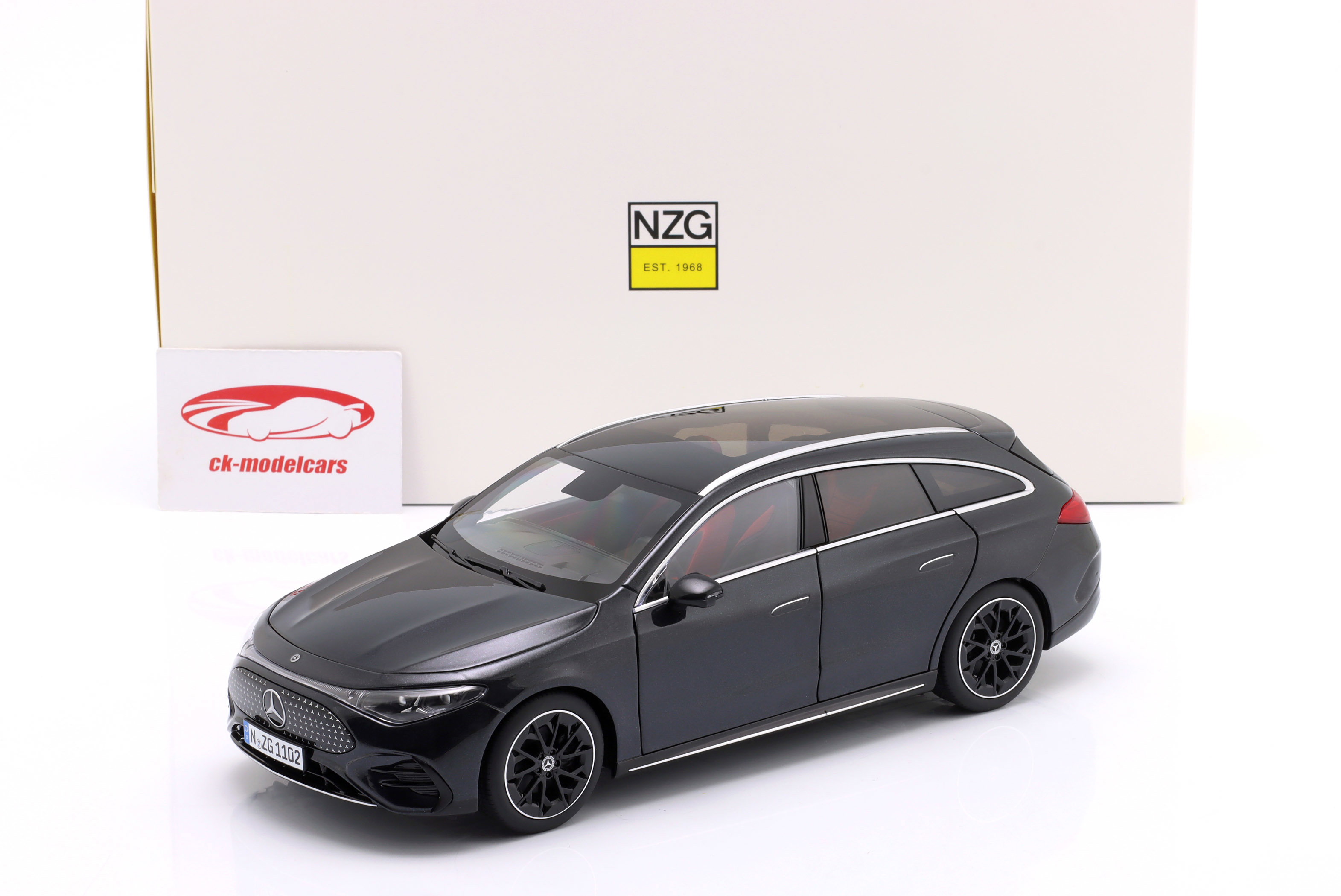 NZG 1:18 Mercedes-Benz CLA Shooting Brake EQ (X174) 建設年 2025 