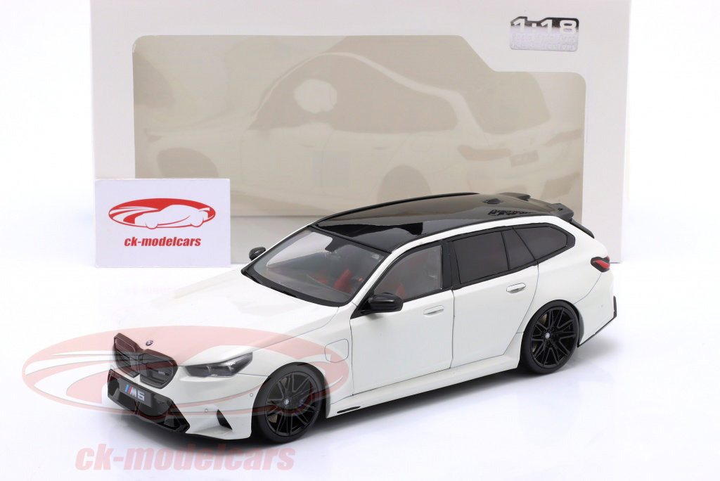 Solido 1:18 BMW M5 Touring (G99) 建設年 2025 アルパインホワイト