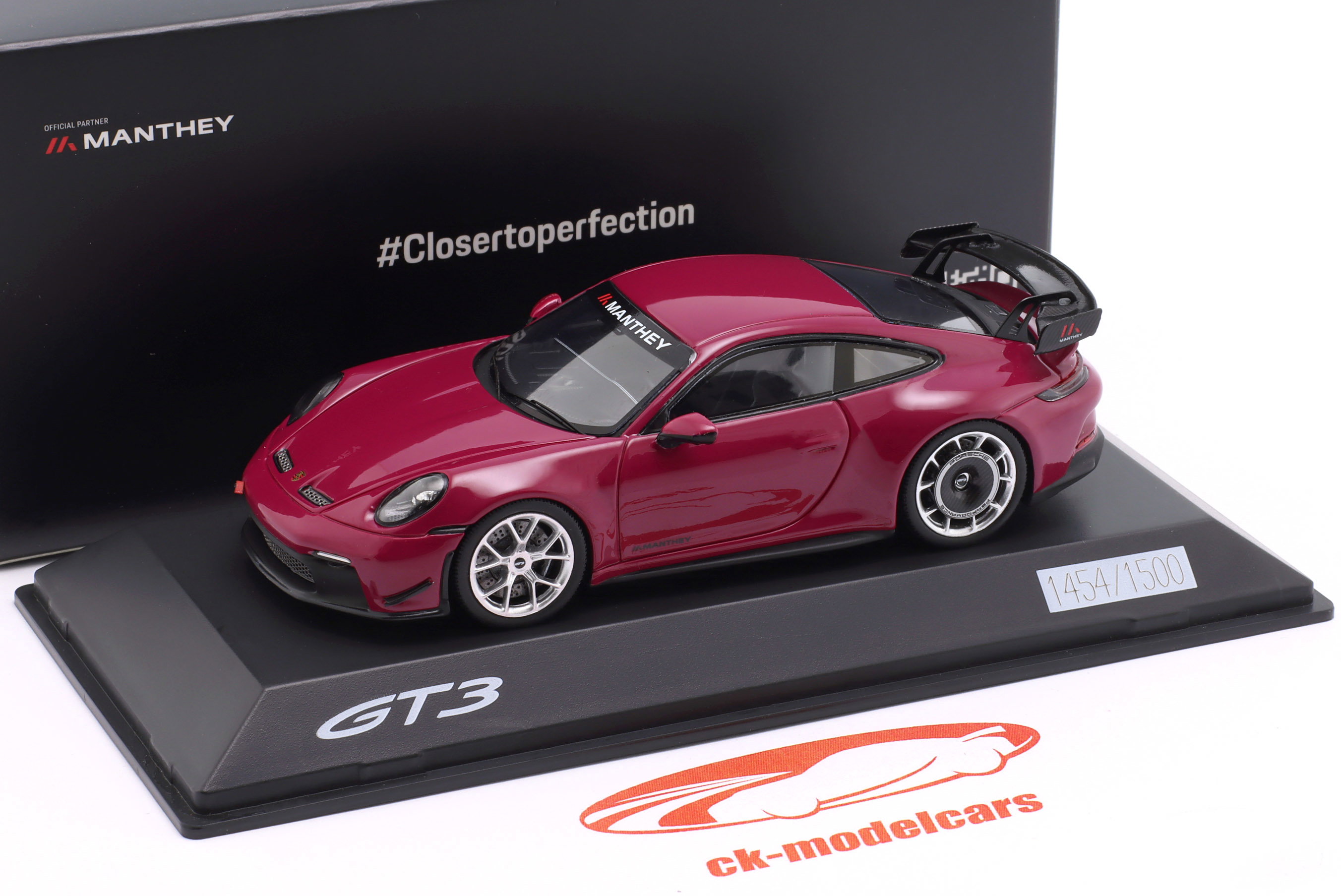 Spark 1:43 Porsche 911 (992) GT3 Manthey Kit 2024 スタールビー