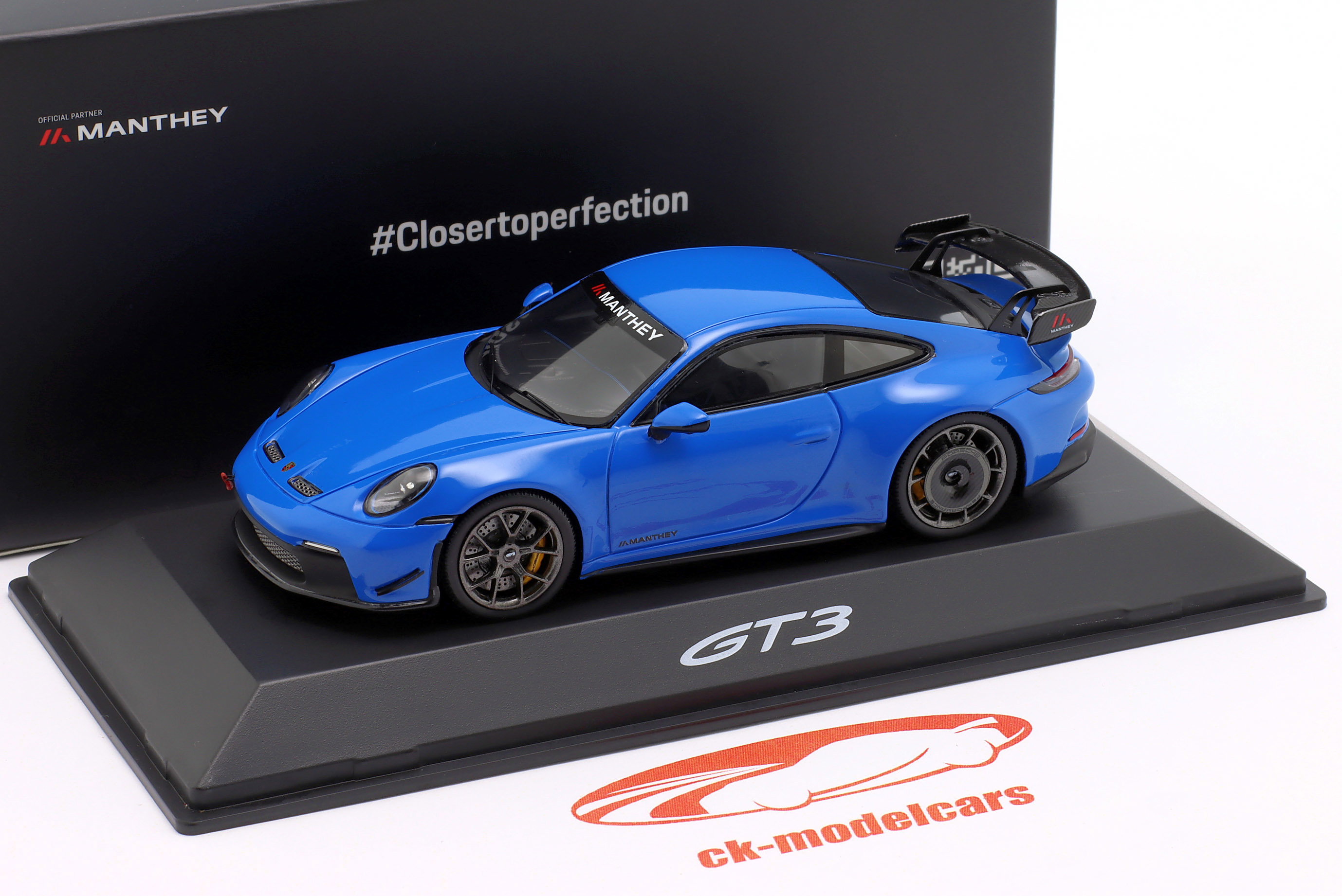Spark 1:43 Porsche 911 (992) GT3 Manthey Kit 2024 sharkblue