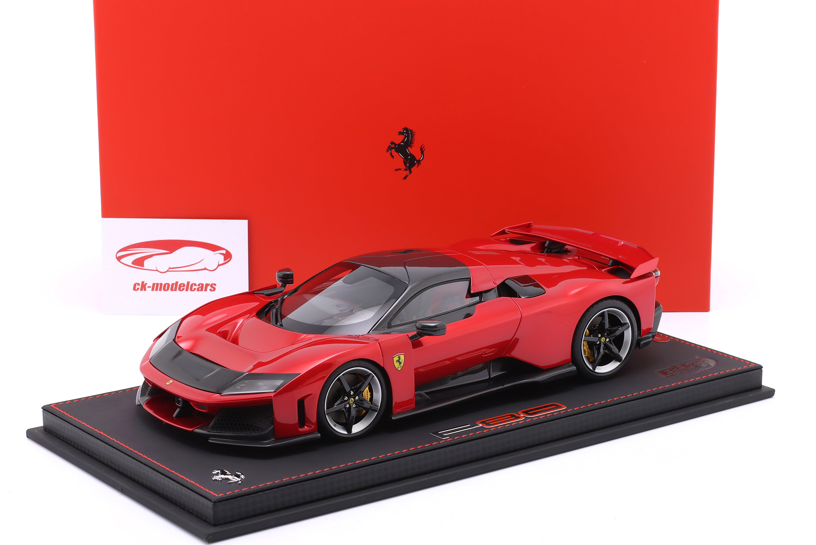 Ferrari 140 1/18スケール 赤 1:18 Ferrari F80 建設年 2024 Supercar 赤 BBR P18253H (Vitrine