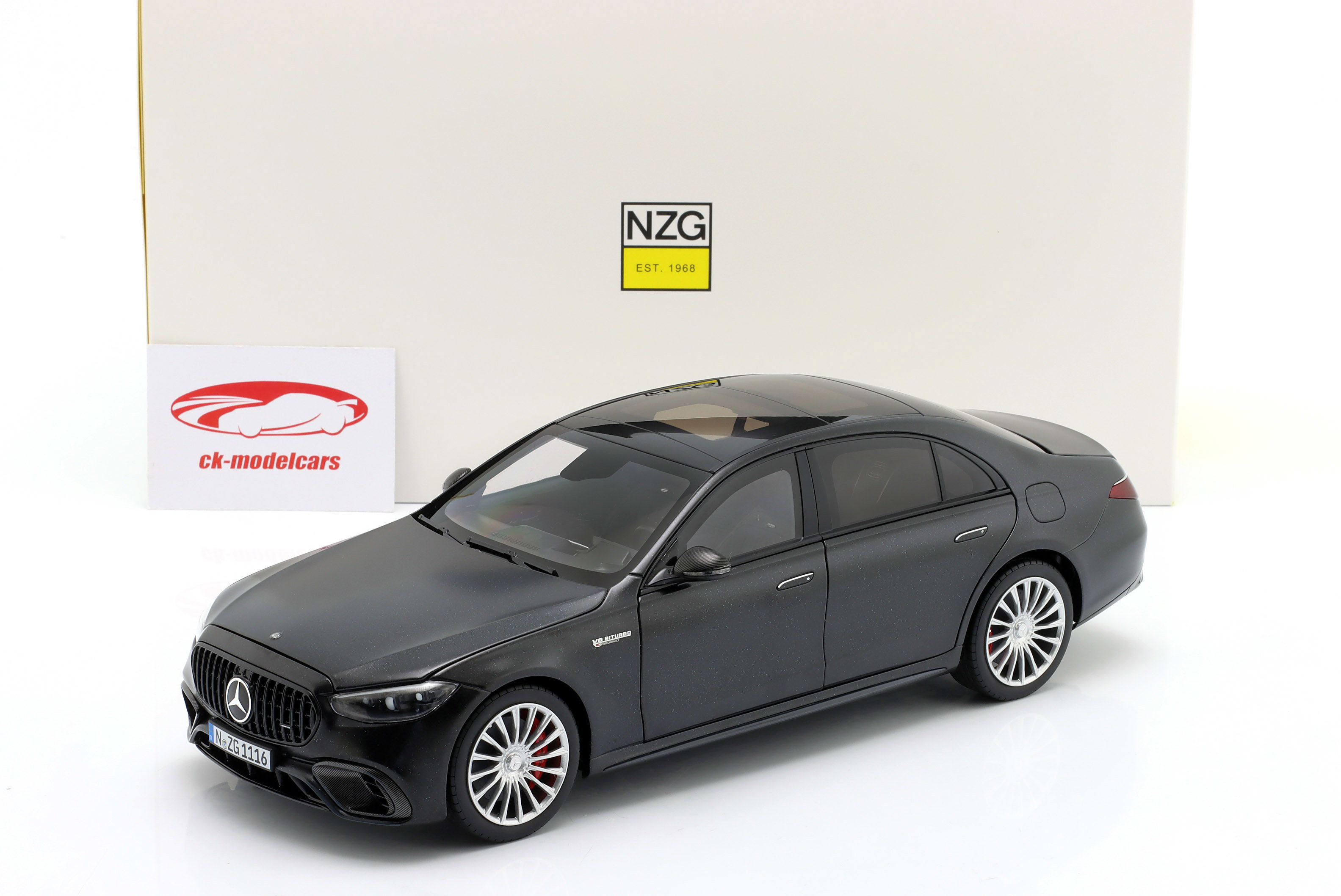 NZG 1:18 Mercedes-Benz AMG S 63 E Performance year 2022 pitch