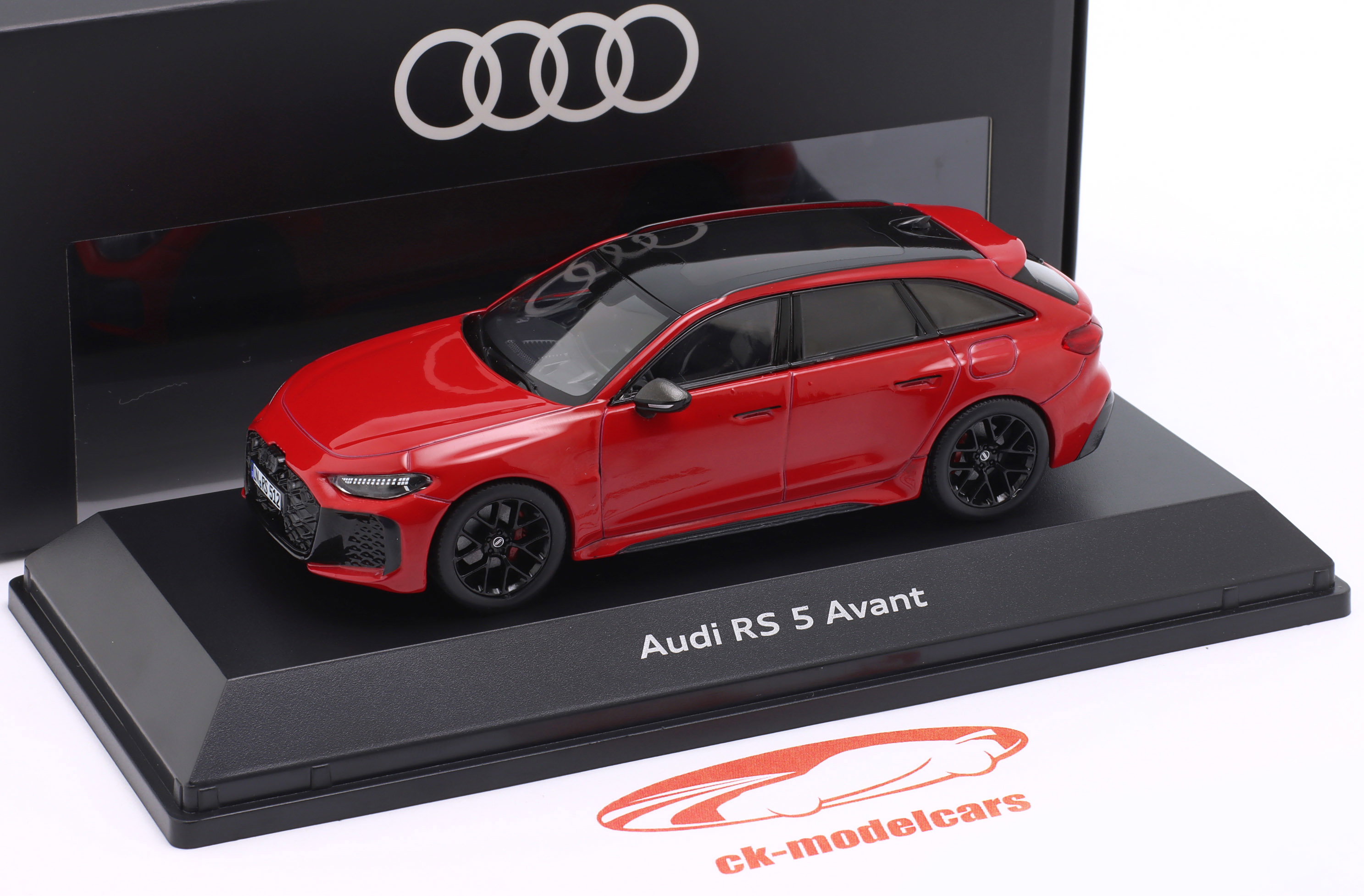 Audi S4 Avant 赤 1/43 ミニカー Norev 1:43 Audi RS 5 Avant (B10) 建設年 2025 プログレッシブレッド