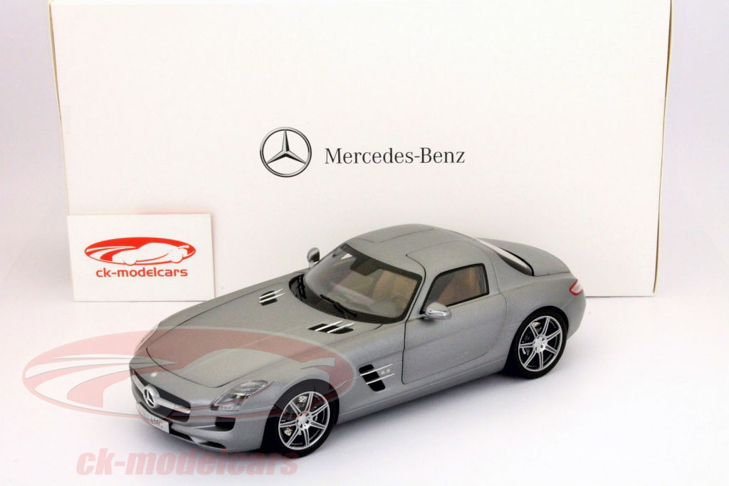 1/18ＳＬＳ　ＡＭＧ 1/18 Mercedes-Benz AMG ONE Silver Diecast Model by NZG