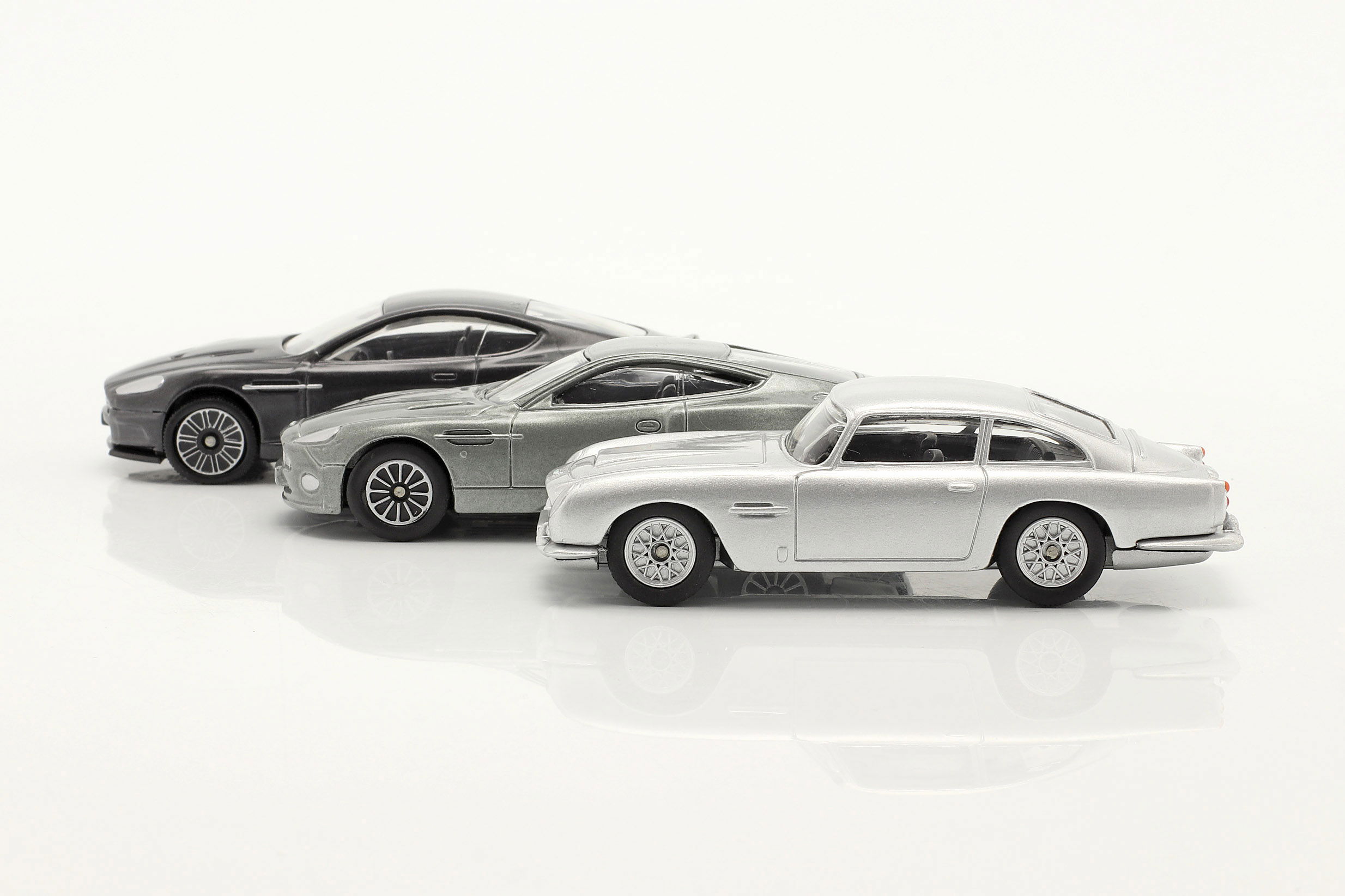3-Car Set Aston Martin Collection James Bond 银 1:43 Corgi