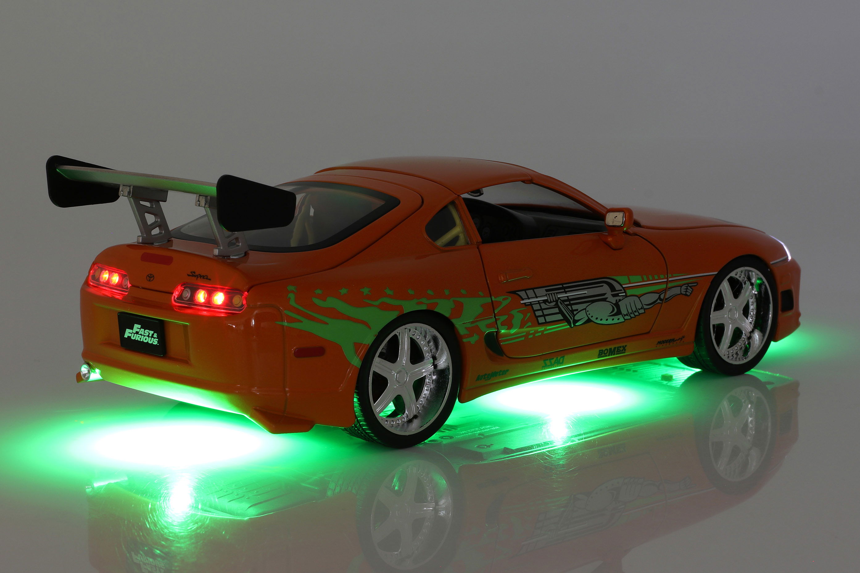 Brian's Toyota Supra 1995 电影 Fast & Furious (2001) 用 数字 1:18 Jada Toys